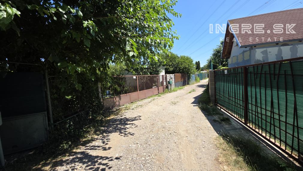 NA PREDAJ POZEMOK ZÁHRADA BRATISLAVA - RUŽINOV, Slovnaftská ul.