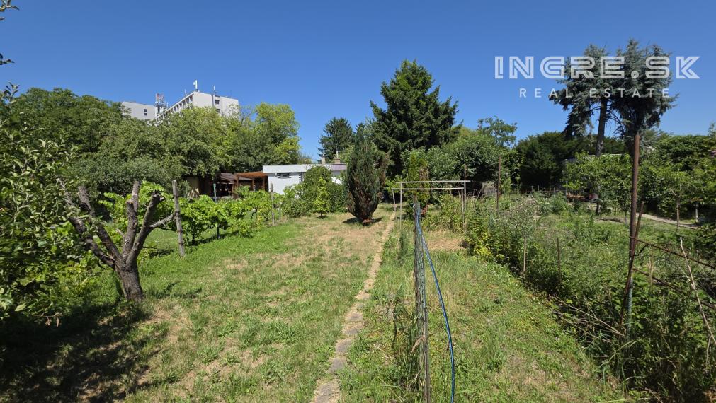 NA PREDAJ POZEMOK ZÁHRADA BRATISLAVA - RUŽINOV, Slovnaftská ul.