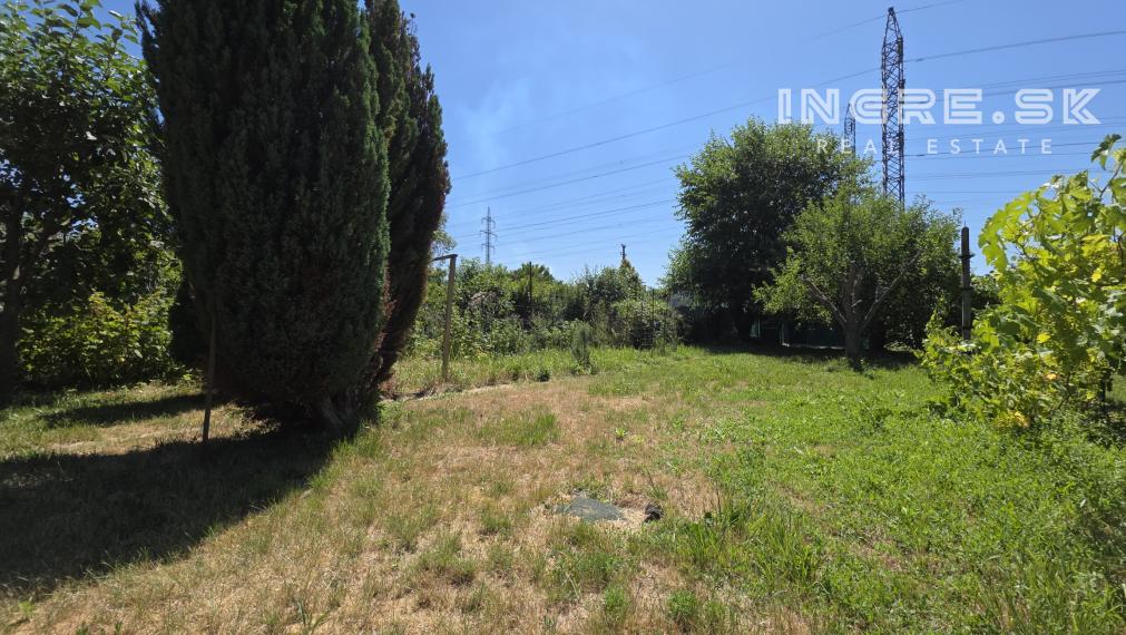 NA PREDAJ POZEMOK ZÁHRADA BRATISLAVA - RUŽINOV, Slovnaftská ul.