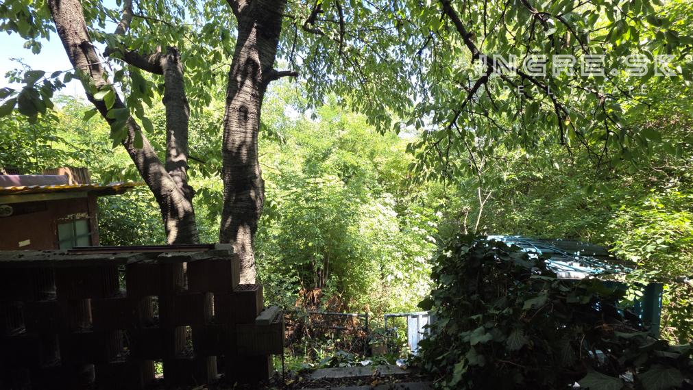 NA PREDAJ POZEMOK ZÁHRADA BRATISLAVA - RUŽINOV, Slovnaftská ul.