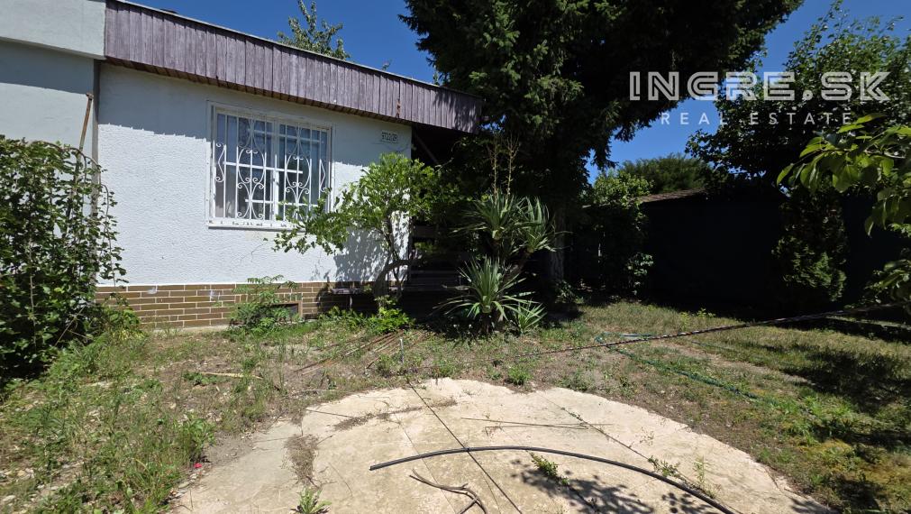 NA PREDAJ POZEMOK ZÁHRADA BRATISLAVA - RUŽINOV, Slovnaftská ul.