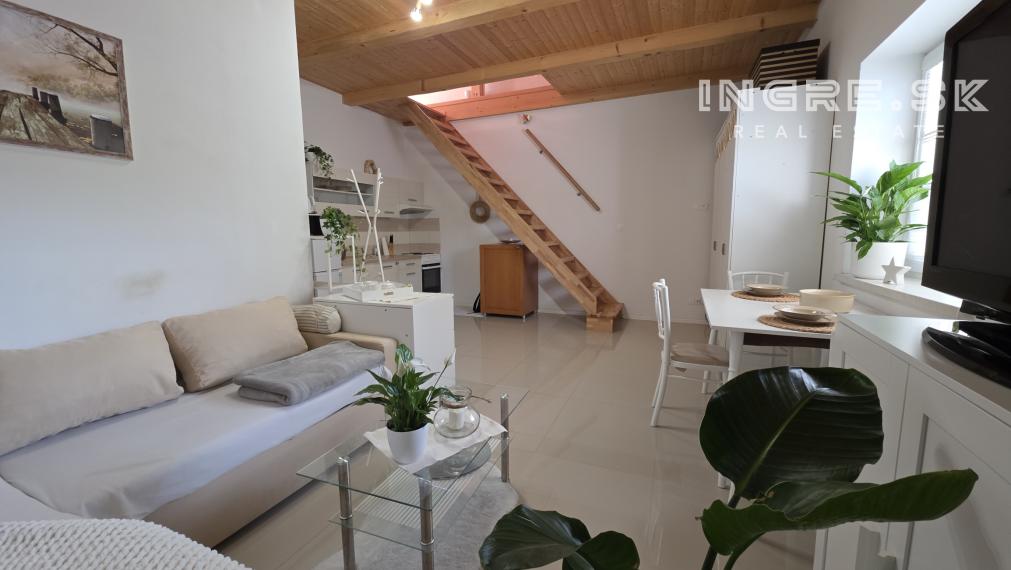 REZERVOVANÉ - 2 IZBOVÝ MEZONET S PARKOVANÍM BRATISLAVA NOVÉ MESTO