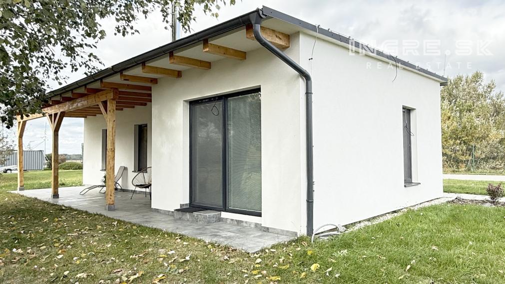 NA PREDAJ CHATA S POZEMKOM PRI VODE ZA DOBRÚ CENU