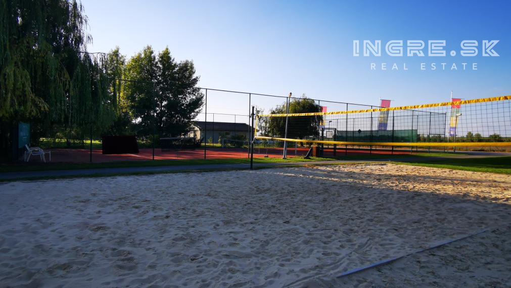 NA PREDAJ CHATA S POZEMKOM PRI VODE ZA DOBRÚ CENU