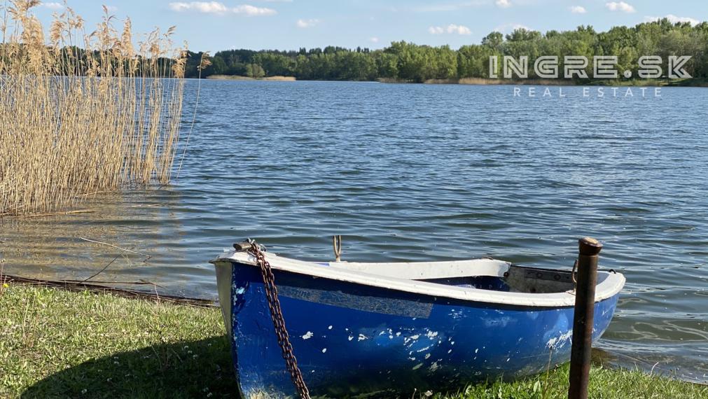 NA PREDAJ CHATA S POZEMKOM PRI VODE ZA DOBRÚ CENU