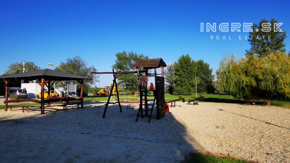 NA PREDAJ CHATA S POZEMKOM PRI VODE ZA DOBRÚ CENU