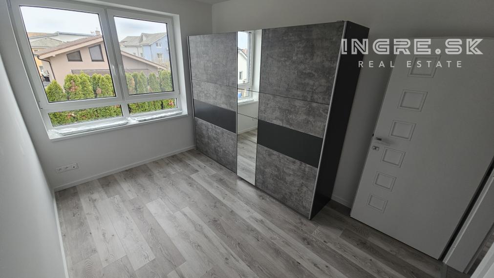 INGRE.SK I NOVOSTAVBA PREDAJ RODINNÉ DOMY S BYTMI PARKING ZÁHRADA obec ROVINKA