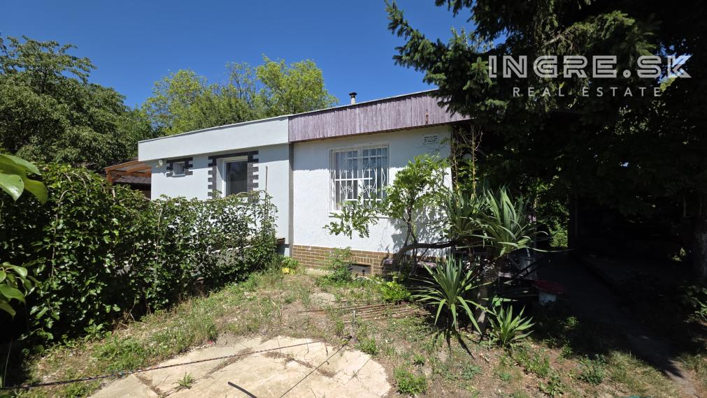 NA PREDAJ POZEMOK ZÁHRADA BRATISLAVA RUŽINOV