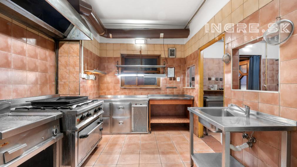 Poúkame Vám na prenájom Reštauráciu COUNTRY CITY PUB, Nové Zámky.