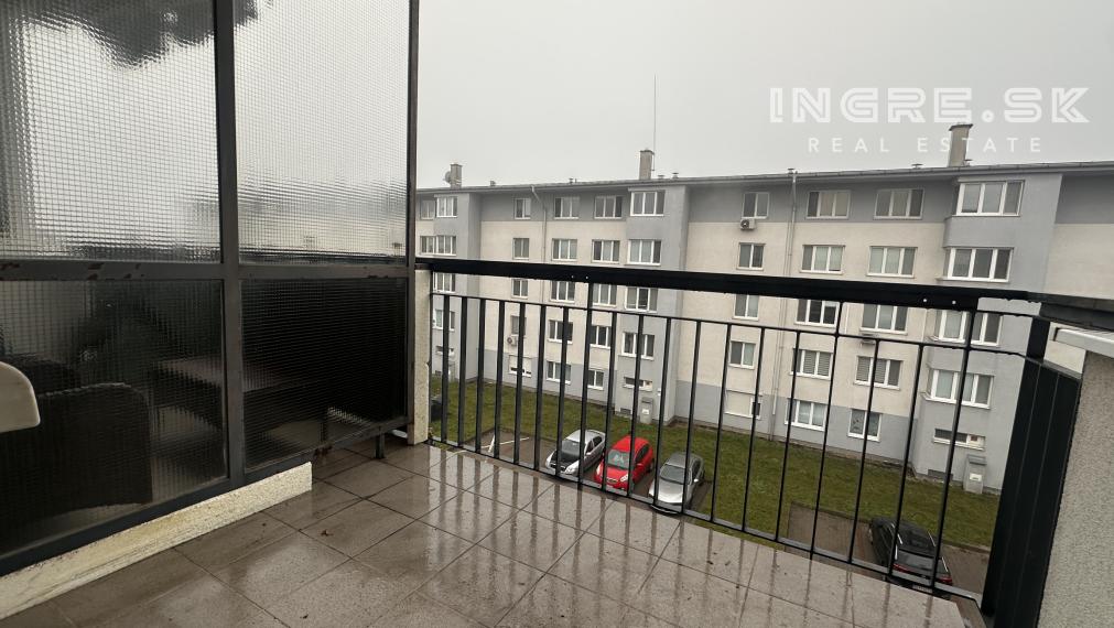 Na predaj veľkometrážny 3 izb. byt na ulici Píniová, 82 m2.