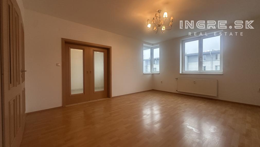 PREDAJ PEKNÝ A VEĽKÝ 3 IZBOVÝ BYT BRATISLAVA VRAKUŇA PÍNIOVÁ ulica