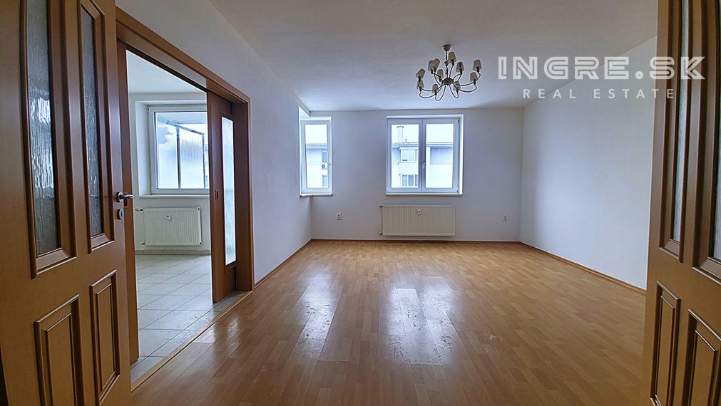 NA PREDAJ VEĽKÝ 3 IZBOVÝ BYT BRATISLAVA VRAKUŇA - Píniová ulica