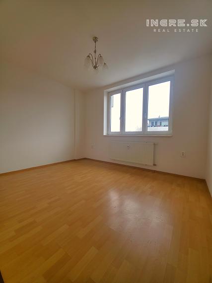 NA PREDAJ VEĽKÝ 3 IZBOVÝ BYT BRATISLAVA VRAKUŇA - Píniová ulica