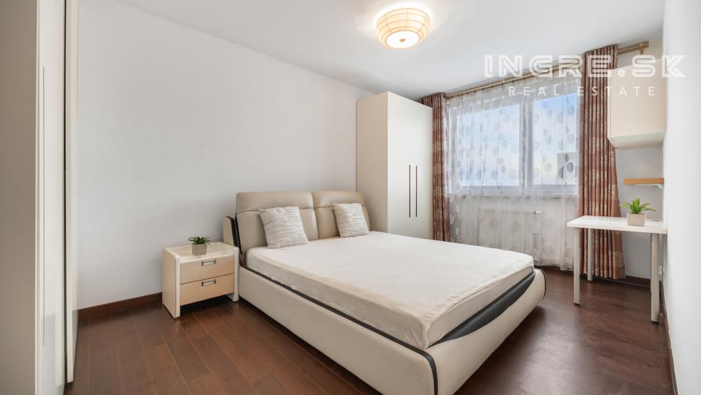 PRENÁJOM VEĽKÝ 4 IZBOVÝ BYT S LOGGIOU 2 X PARKING BRATISLAVA KARLOVA VES