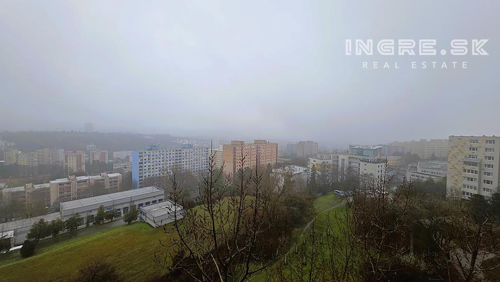 PRENÁJOM VEĽKÝ 4 IZBOVÝ BYT S LOGGIOU 2 X PARKING BRATISLAVA KARLOVA VES