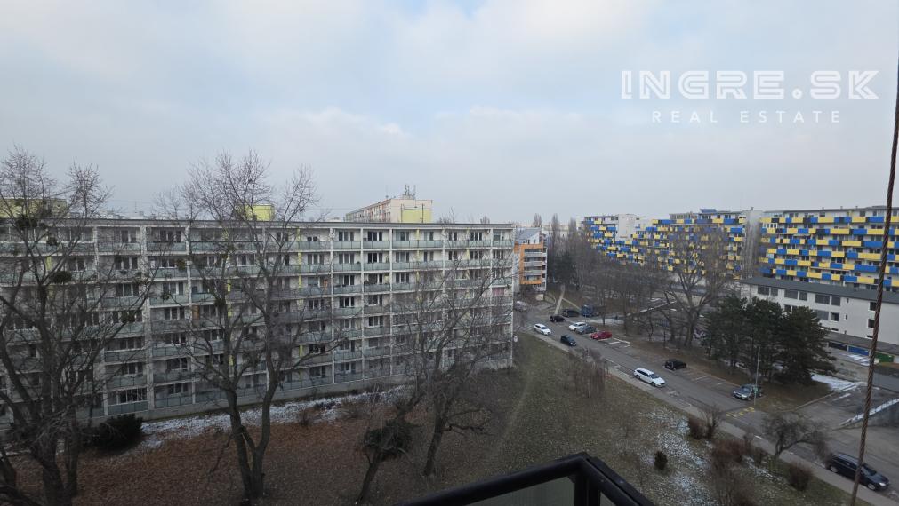 NA PREDAJ 3 IZBOVÝ BYT BRATISLAVA RUŽINOV ŠALVIOVÁ ul.