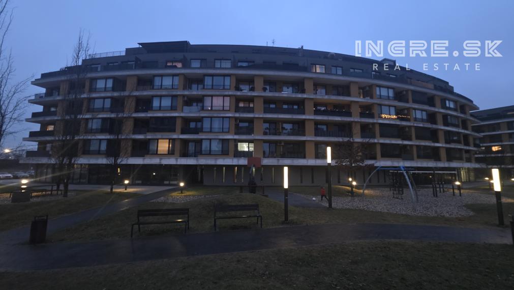 PREDAJ 4 IZBOVÝ PENTHOUSE S TERASOU 93 m²  2 PODZEMNÉ PARKOVACIE MIESTA - LOKALITA NOVÝ RUŽINOV BAJKALSKÁ