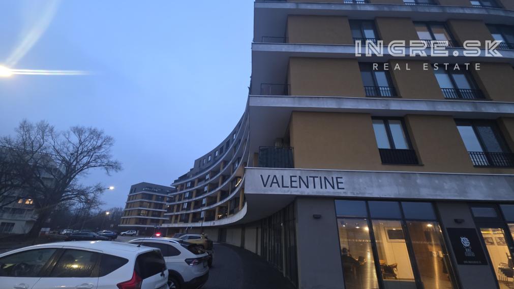 PREDAJ 4 IZBOVÝ PENTHOUSE S TERASOU 93 m²  2 PODZEMNÉ PARKOVACIE MIESTA - LOKALITA NOVÝ RUŽINOV BAJKALSKÁ