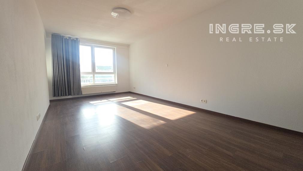 3 IZBOVÝ BYT S PARKOVANÍM BRATISLAVA - NOVÉ MESTO, NOBELOVA ulica