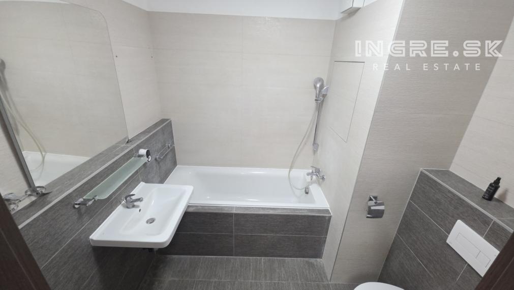 3 IZBOVÝ BYT S PARKOVANÍM BRATISLAVA - NOVÉ MESTO, NOBELOVA ulica