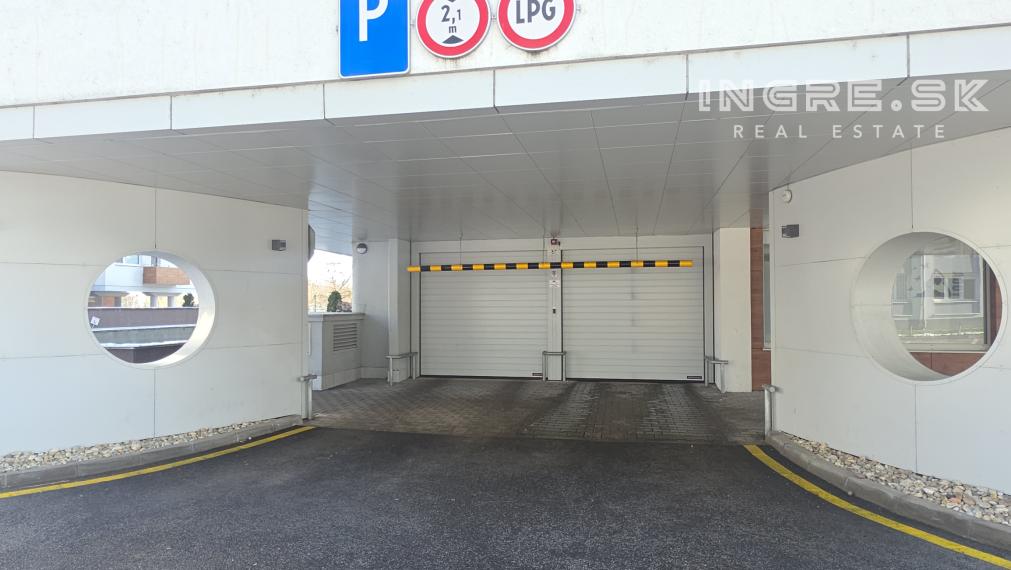 3 IZBOVÝ BYT S PARKOVANÍM BRATISLAVA - NOVÉ MESTO, NOBELOVA ulica