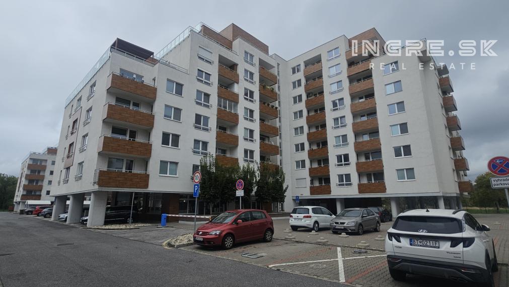 NA PREDAJ 2 IZBOVÝ BYT S PARKOVANÍM BRATISLAVA NOVÉ MESTO, Nobelova ulica