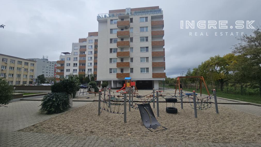 NA PREDAJ 2 IZBOVÝ BYT S PARKOVANÍM BRATISLAVA NOVÉ MESTO, Nobelova ulica