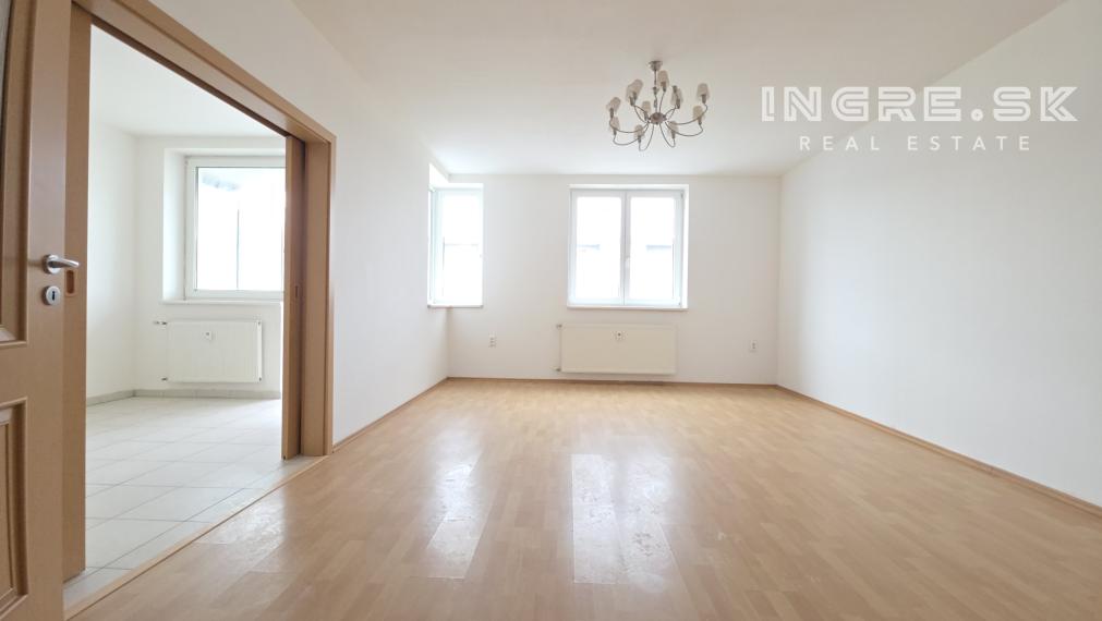 VEĽKÝ 80 m2 - 3 IZBOVÝ BYT S BALKÓNOM BRATISLAVA VRAKUŇA