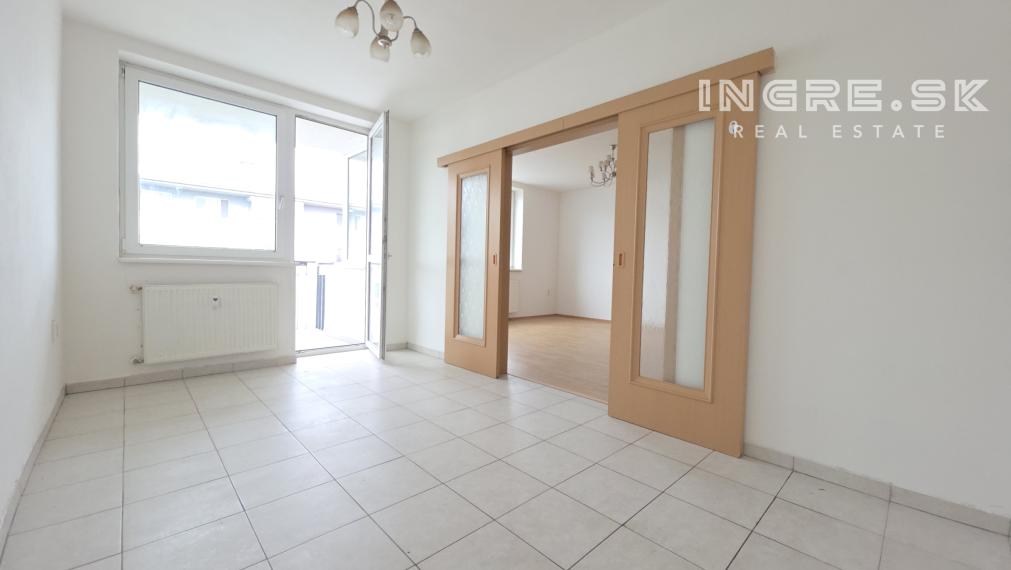 VEĽKÝ 80 m2 - 3 IZBOVÝ BYT S BALKÓNOM BRATISLAVA VRAKUŇA