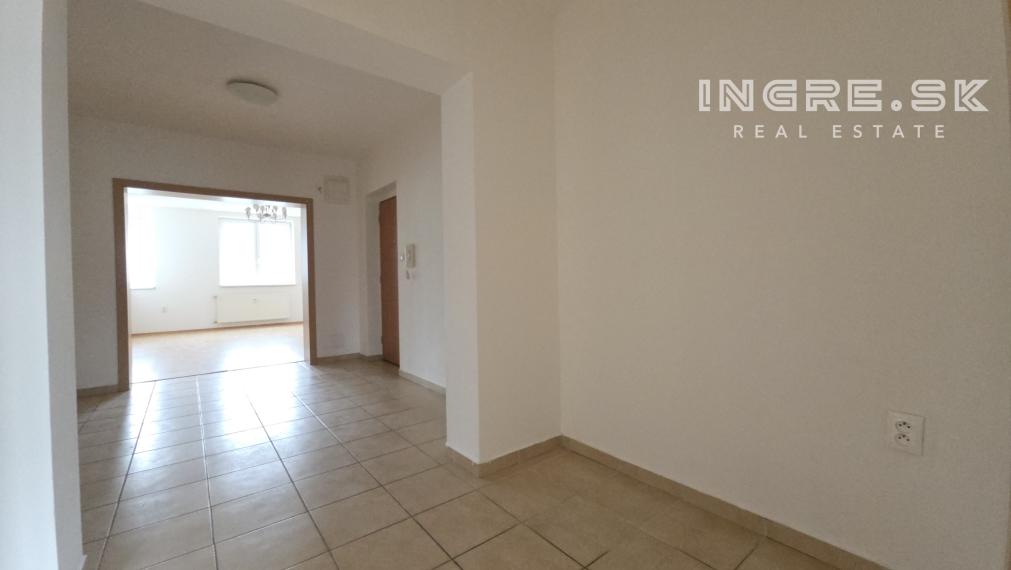 VEĽKÝ 80 m2 - 3 IZBOVÝ BYT S BALKÓNOM BRATISLAVA VRAKUŇA