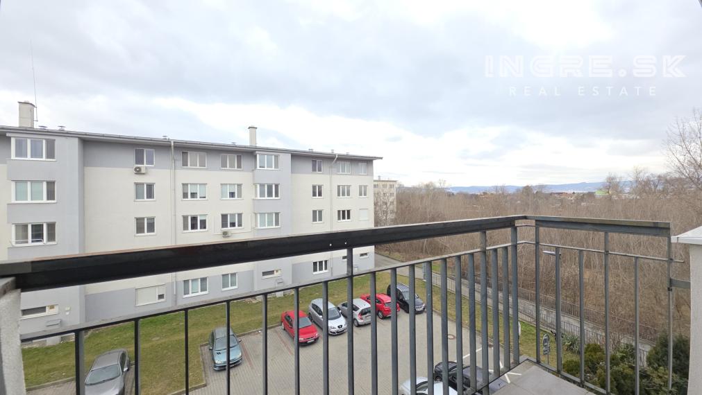 VEĽKÝ 80 m2 - 3 IZBOVÝ BYT S BALKÓNOM BRATISLAVA VRAKUŇA