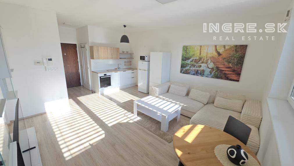 TOP LOKALITA BRATISLAVA KRAMÁRE 2 IZBOVÝ BYT S TERASOU BALKÓNOM A PARKOVANÍM