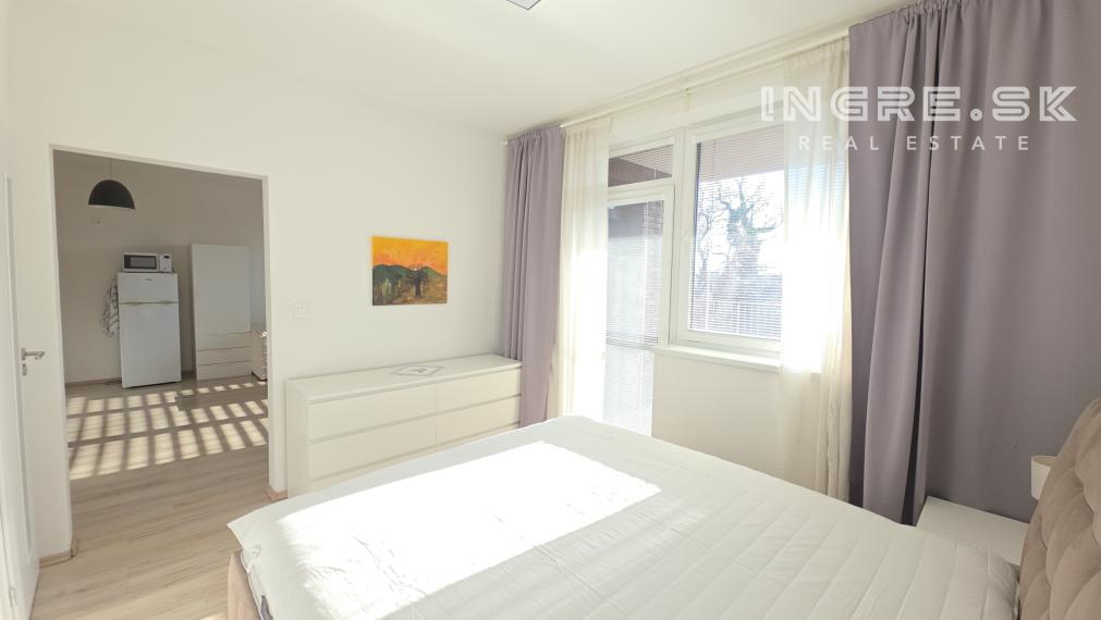 TOP LOKALITA BRATISLAVA KRAMÁRE 2 IZBOVÝ BYT S TERASOU BALKÓNOM A PARKOVANÍM