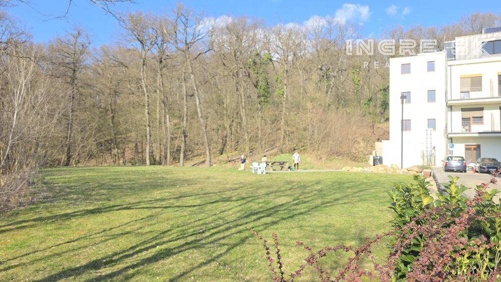 TOP LOKALITA BRATISLAVA KRAMÁRE 2 IZBOVÝ BYT S TERASOU BALKÓNOM A PARKOVANÍM