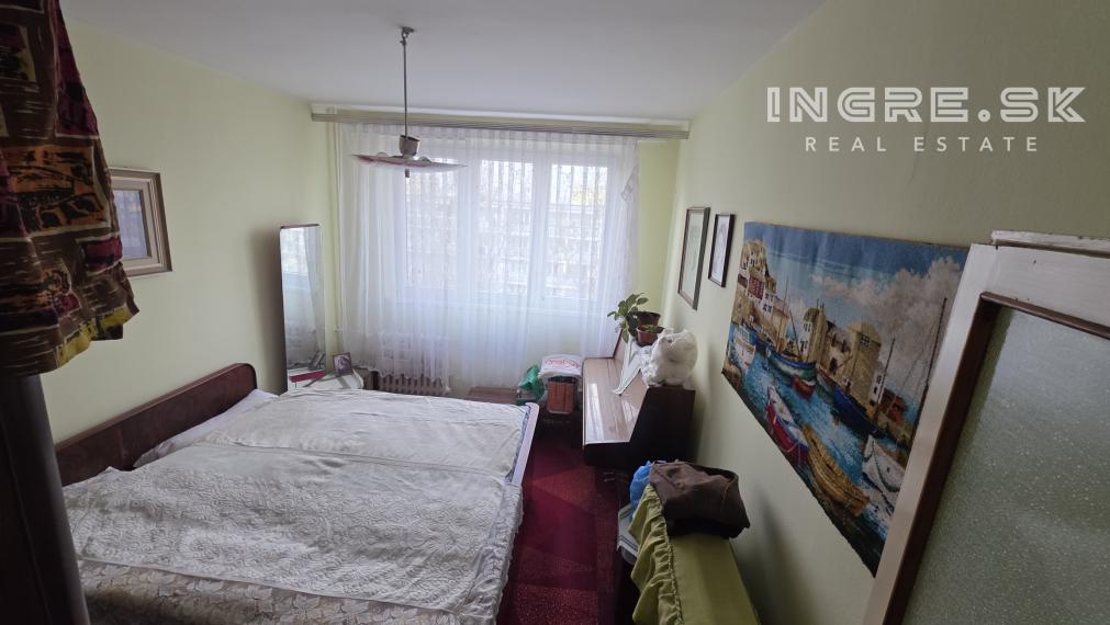 PÔVODNÝ STAV 3 IZBOVÝ BYT BALKÓN + LOGGIA BRATISLAVA RUŽINOV ŠALVIOVÁ ul. TRÁVNIKY