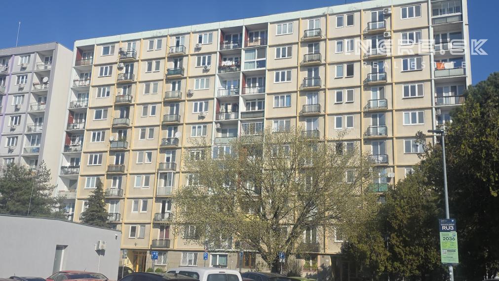 PÔVODNÝ STAV 3 IZBOVÝ BYT BALKÓN + LOGGIA BRATISLAVA RUŽINOV ŠALVIOVÁ ul. TRÁVNIKY
