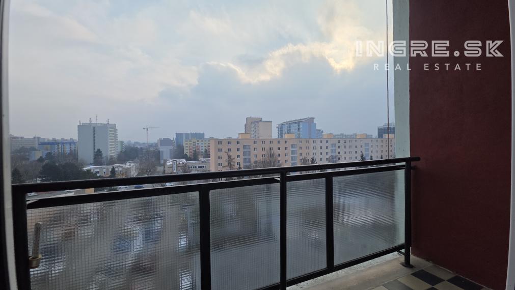 PÔVODNÝ STAV 3 IZBOVÝ BYT BALKÓN + LOGGIA BRATISLAVA RUŽINOV ŠALVIOVÁ ul. TRÁVNIKY