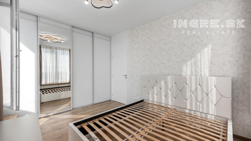 STREŠNÝ PENTHOUSE NA BAJKALSKEJ 2 x PARKING, VEĽKÁ TERASA