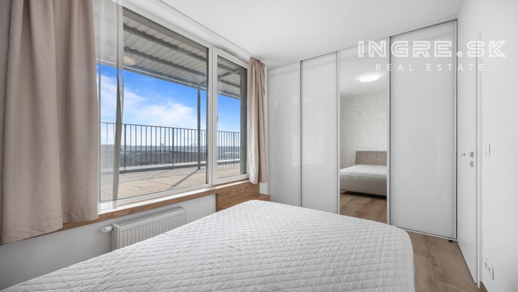 STREŠNÝ PENTHOUSE NA BAJKALSKEJ 2 x PARKING, VEĽKÁ TERASA