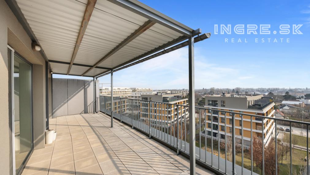 STREŠNÝ PENTHOUSE NA BAJKALSKEJ 2 x PARKING, VEĽKÁ TERASA