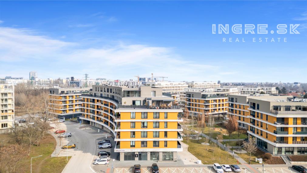 STREŠNÝ PENTHOUSE NA BAJKALSKEJ 2 x PARKING, VEĽKÁ TERASA