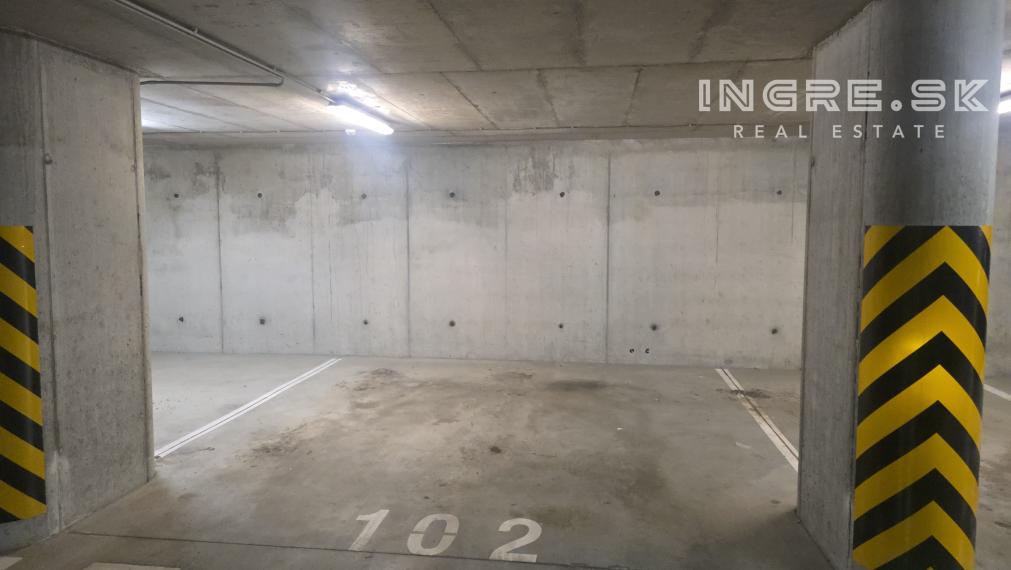 BRATISLAVA - NOVÉ MESTO NOBELOVA ul. 2 IZBOVÝ BYT S PARKOVANÍM V GARÁŽI