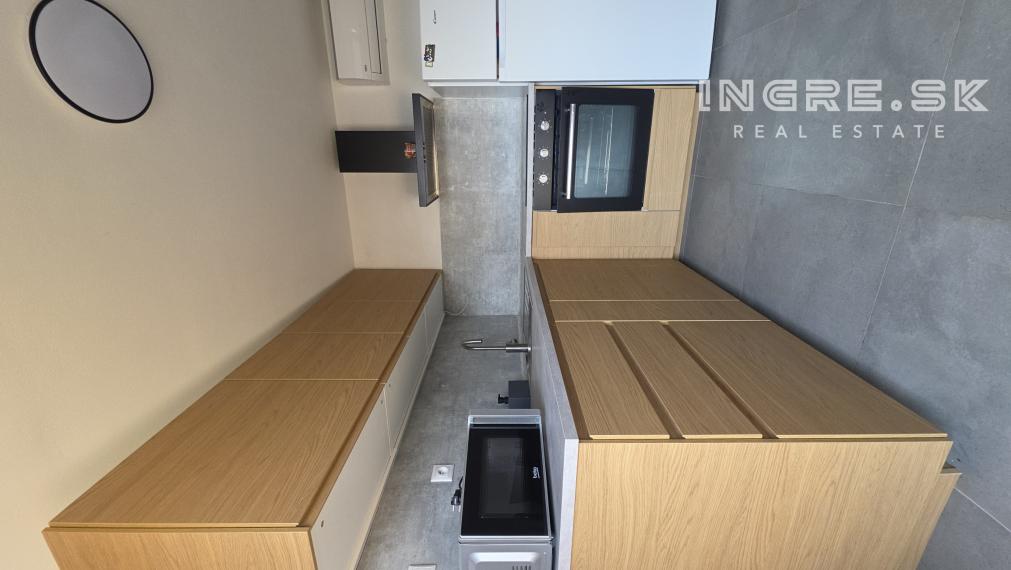 NA PREDAJ ZAUJÍMAVÝ PRIESTOR S POZEMKOM A PARKOVANÍM BRATISLAVA VRAKUŇA