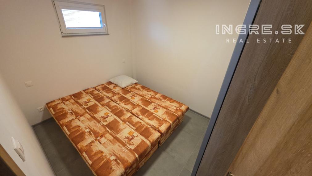 NA PREDAJ ZAUJÍMAVÝ PRIESTOR S POZEMKOM A PARKOVANÍM BRATISLAVA VRAKUŇA