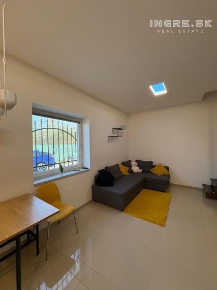 NA PREDAJ 2 IZBOVÝ MEZONET S PARKOVANÍM BRATISLAVA - NOVÉ MESTO, Vajnorská ul.