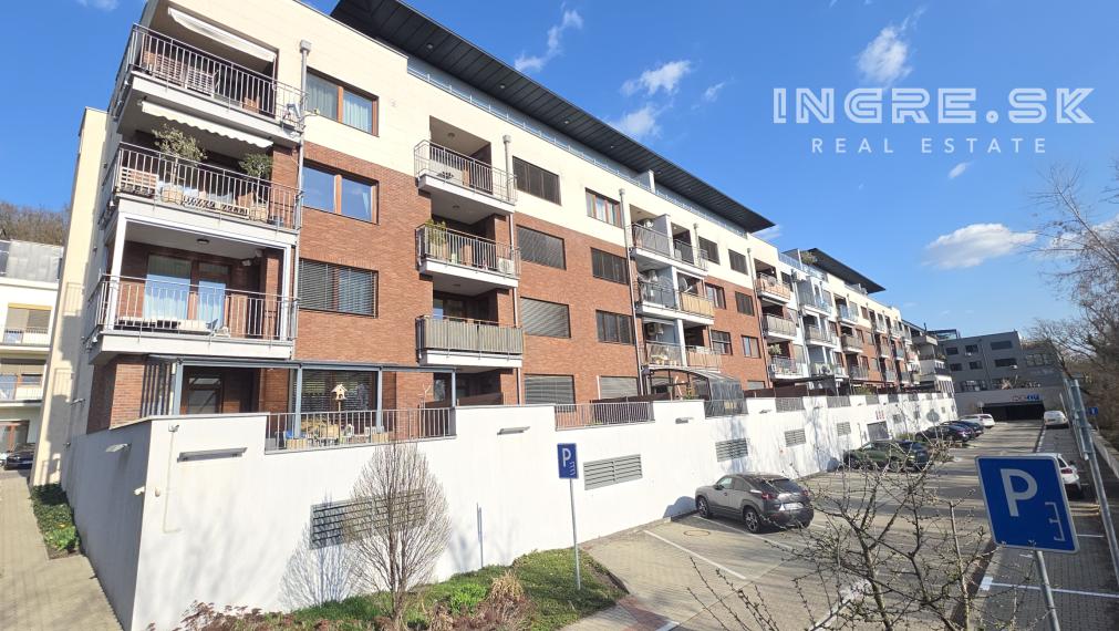 VÝBORNÁ PONUKA - ZAUJÍMAVÁ LOKALITA - 2 IZBOVÝ BYT S VEĽKOU TERASOU A PARKOVANÍM BRATISLAVA KRAMÁRE