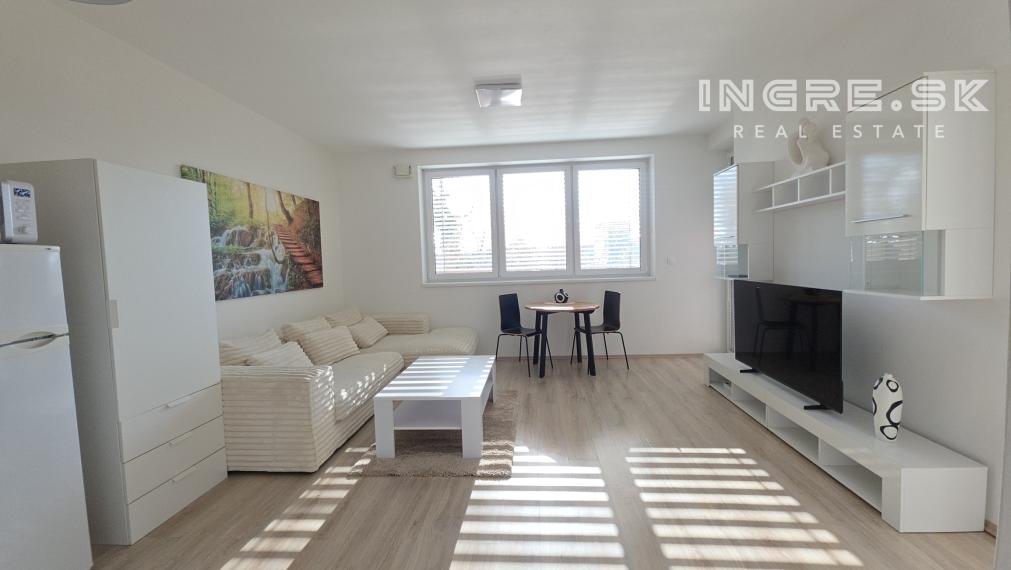VÝBORNÁ PONUKA - ZAUJÍMAVÁ LOKALITA - 2 IZBOVÝ BYT S VEĽKOU TERASOU A PARKOVANÍM BRATISLAVA KRAMÁRE