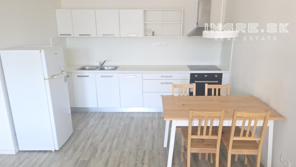 BRATISLAVA NOVÉ MESTO NOBELOVA ulica - PREDAJ 2 IZBOVÝ BYT S BALKÓNOM