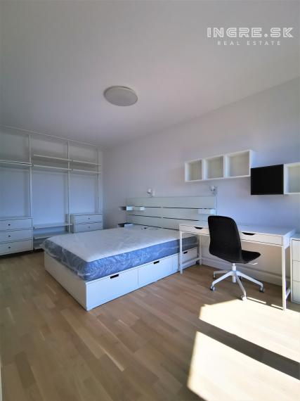 PRENÁJOM 2 IZBOVÝ BYT S BALKÓNOM A PARKOVANÍM - GUTHAUS RAČIANSKA