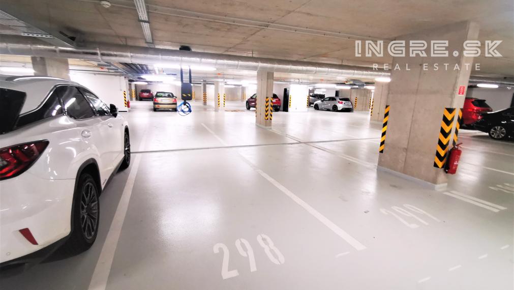 PRENÁJOM 2 IZBOVÝ BYT S BALKÓNOM A PARKOVANÍM - GUTHAUS RAČIANSKA